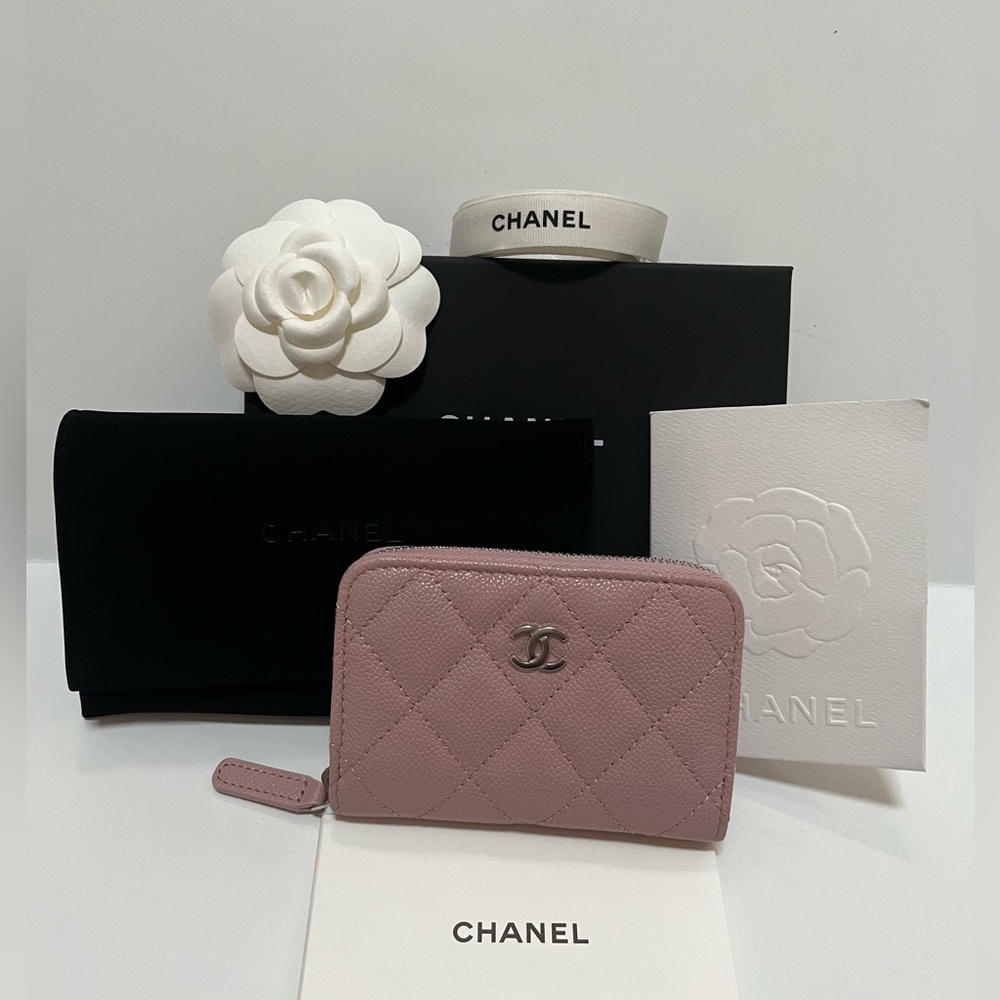 NWT 2024 CHANEL PINK and SILVER CLASSIC ZIP AROUND CARD HOLDER
